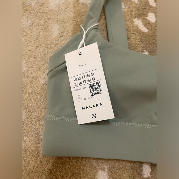 Halara NWT Sage green criss cross back padded sports bra women’s size small - Picture 4 of 5